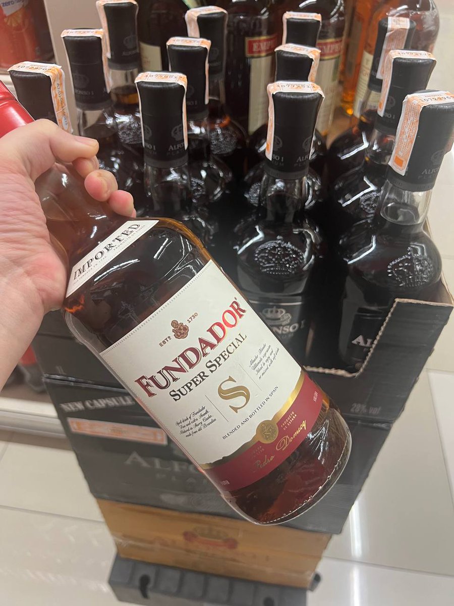 weekend na iready na ang pang malakasang alak para sa  magdamagang inuman