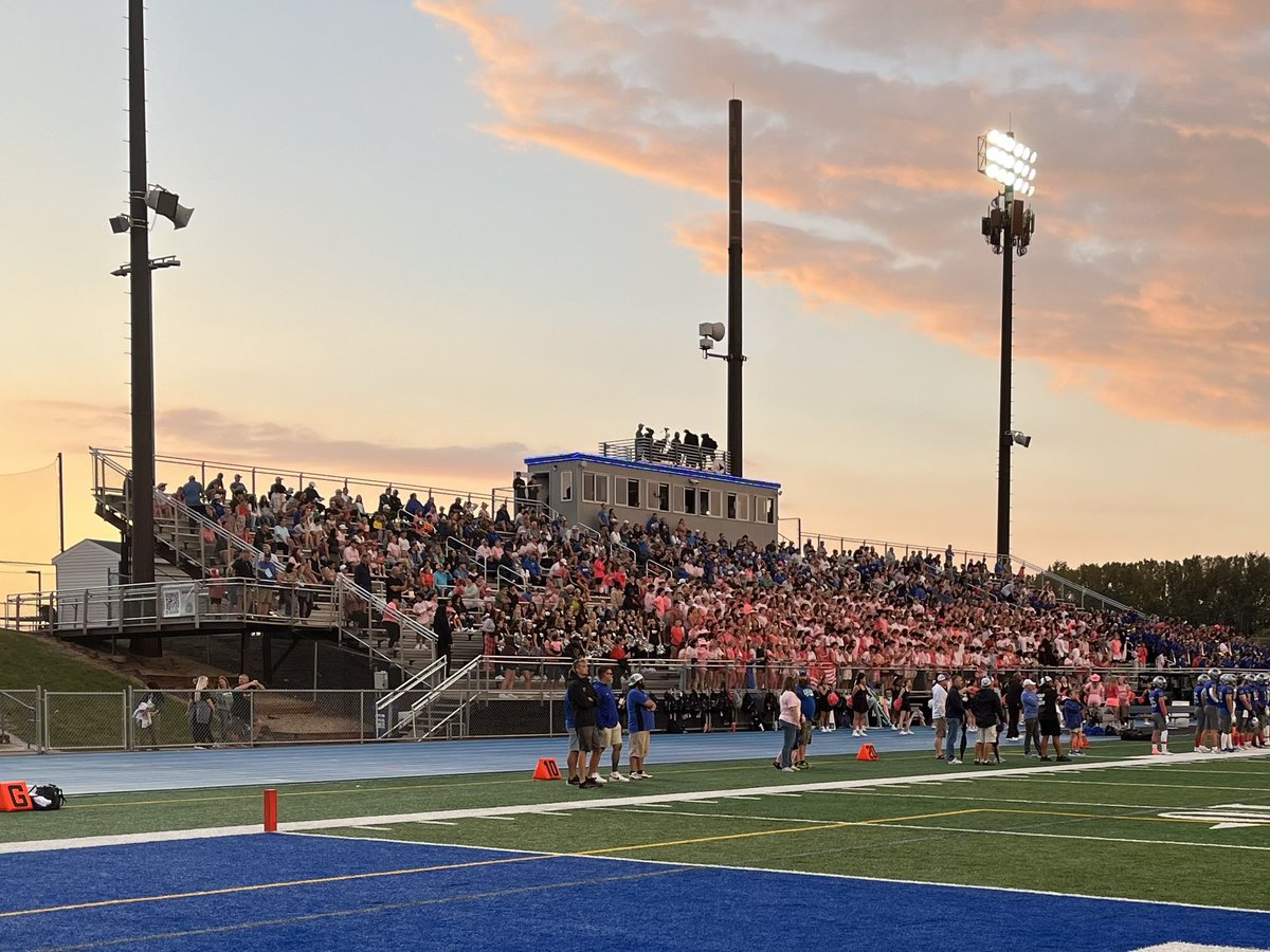 rshaver11's tweet image. Wow! @Eagan_Football knocks off @LSHSCougarsFB 35-33 to move to 3-1 with back-to-back wins over South and @RosemountMNFB - congrats! And thank you for your @mfca_now Tackle Cancer effort! Watch my latest @TalkNorthPod prep fb podcast on @YouTube 
Subscribe
youtu.be/EwlS8rVIJy0