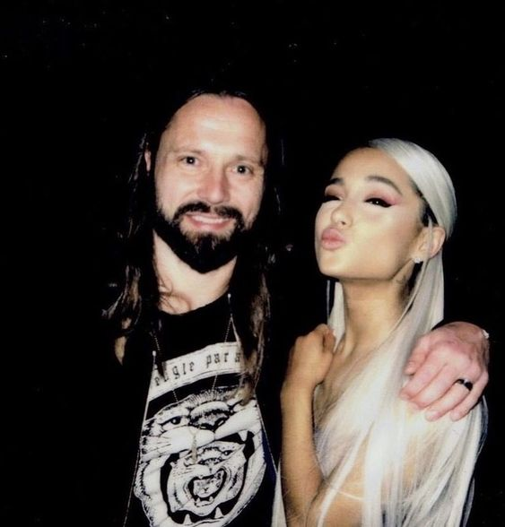 moonriseblvd's tweet photo. Ariana and Taylor being one degree of separation 

Max Martin
worked on the production of their most popular hits over the years and both stars have shared good stories working with him in the studio. https://t.co/sryTjZL0Z6