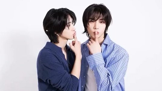 hyunjinpost's tweet photo. hyunjin and han for dicon https://t.co/avFaxjRDLG