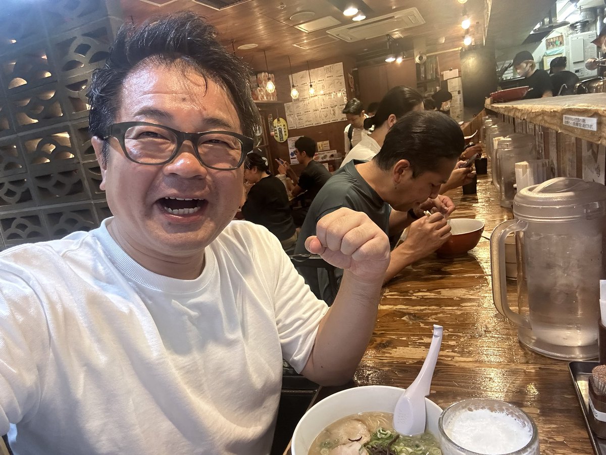 banshun0701's tweet image. 【福岡旅②】
番組内容より「今日のランチどこに行けばいい？」の相談の方が長かったのにサバや中華やパスタの気分じゃなくて、お腹空いてないのに「朝ラー」を経験したいがために先に食べたなんて、#よなおし Dに口が裂けても言えない。。
（からX経由で伝えようとするヤツ）
#大都会オキャーマ