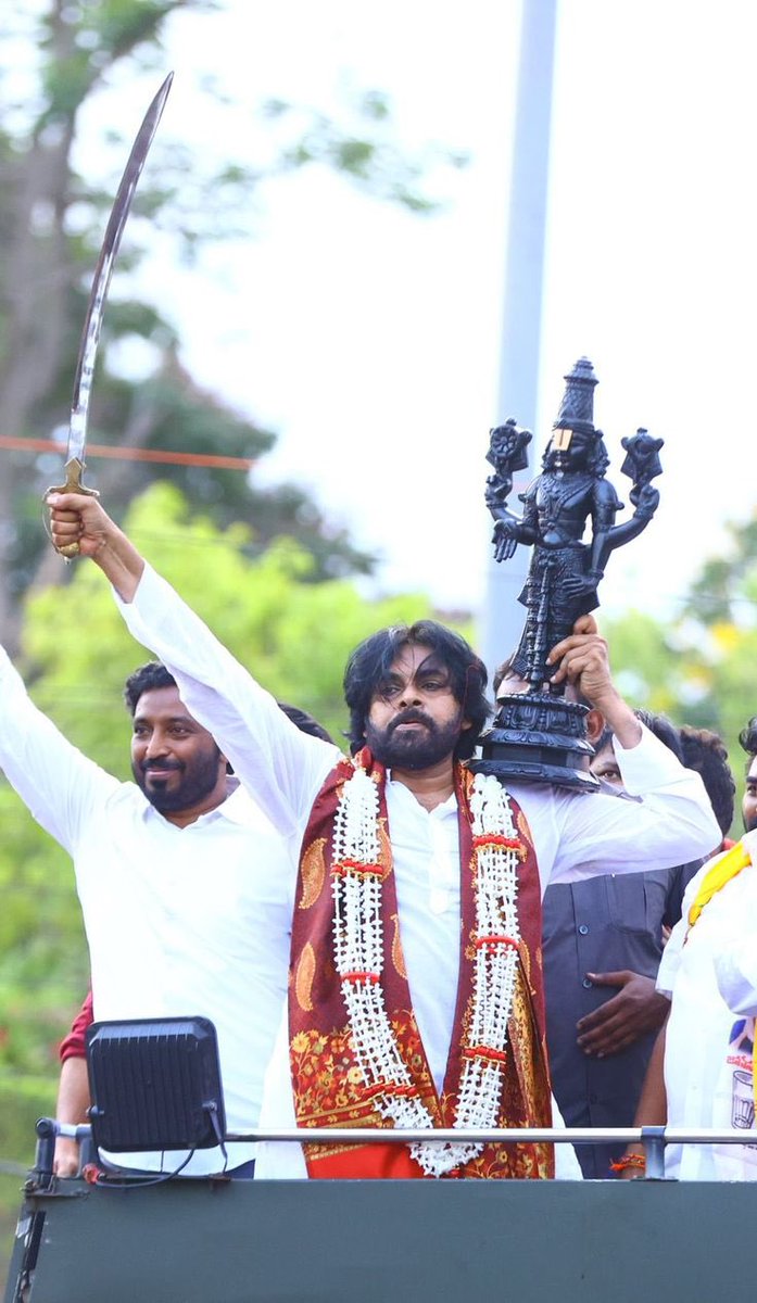 narendramodi177's tweet photo. @PawanKalyan Fully Agree With You MegaStar https://t.co/n40sVV38nJ