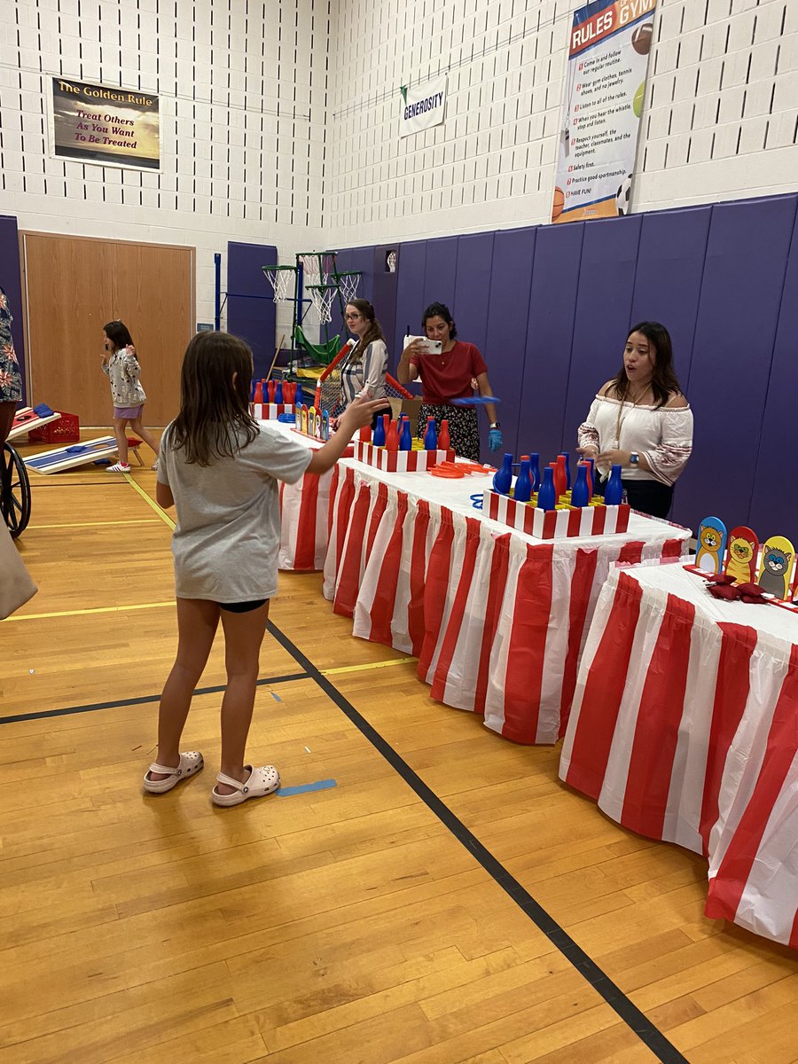 VBatt_PhysEd's tweet photo. An amazing event run by our PTA and faculty with some great activities and carnival games yesterday! Welcome to Hampton Bays! 😊 @HamptonBaysES #HBstrong #HB https://t.co/bLk5Cs0zGj