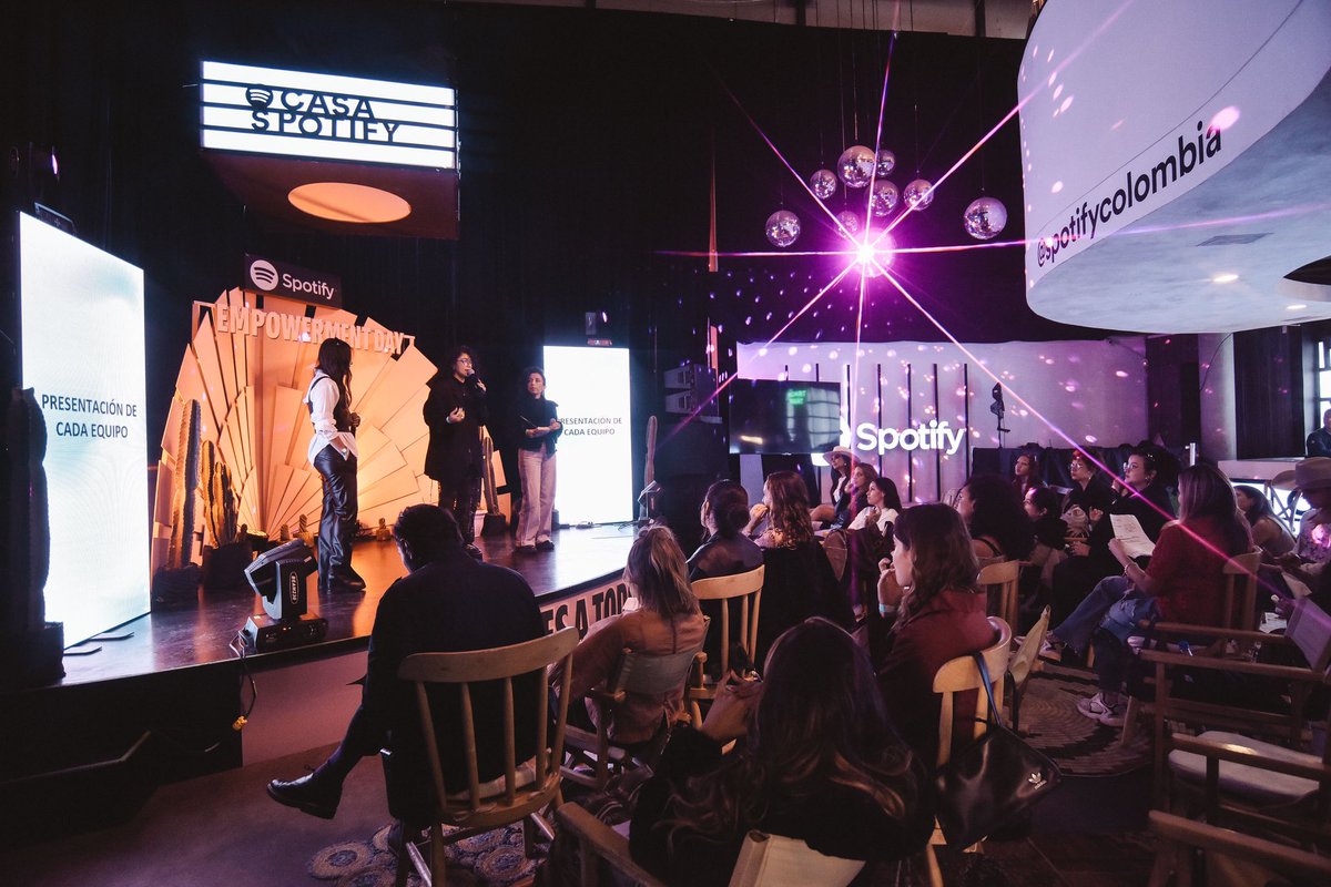 El poder de la música hecha por mujeres. 
Qué alegría ver tanto talento junto y aprender tanto!! 

Gracias <a href="/SpotifyColombia/">Spotify Colombia</a> por esta reveladora invitación!! 

💚🤘🎶

📸: <a href="/alejandramar_ph/">AlejandraMar</a> 

#EmpowermentDay #CasaSpotifyBogota