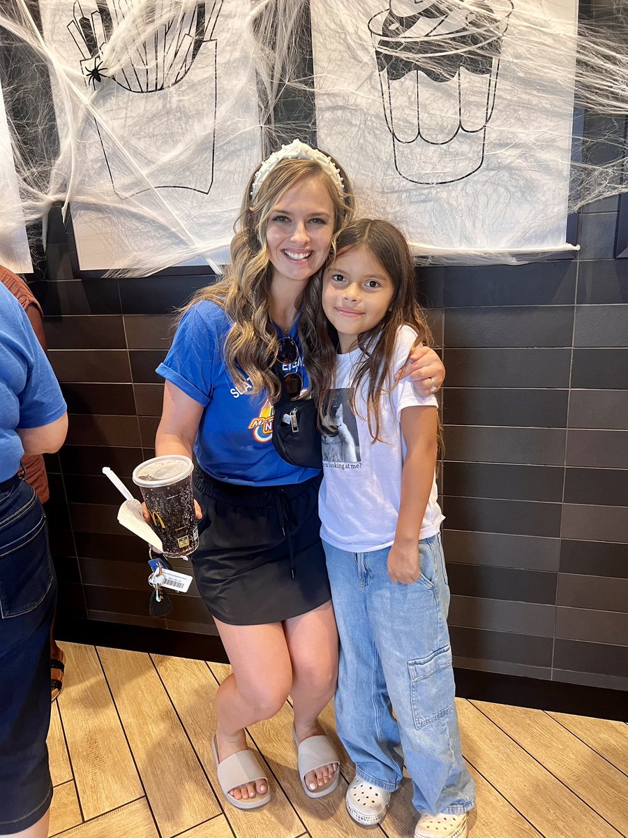 EHoffman_KDG's tweet image. I’m lovin’ it! What a fun time at McTeacher Night! #slatehill #itsworthit #McTeacherNight #McDonalds