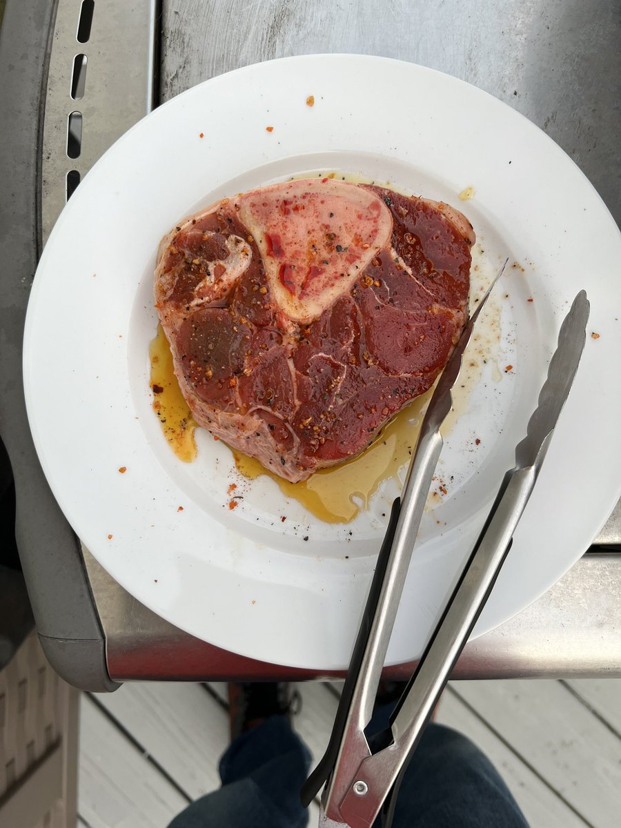HenryPardus's tweet image. Anyone here eat beef shanks? #steak #beefshank