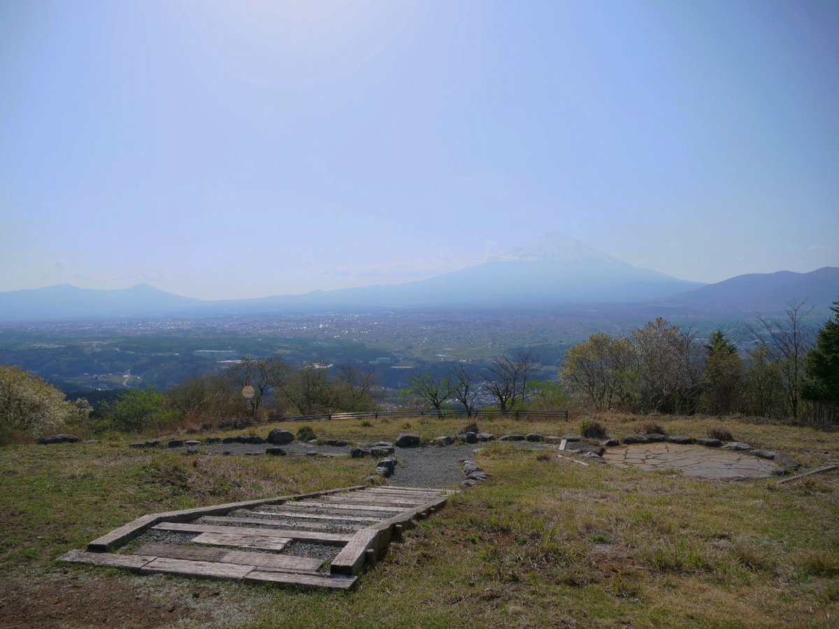 Hi_rock1979's tweet photo. Apr14.2024
富士山と小山町。
地元神奈川からでもちょっと高い場所に行けば
富士山は見えるけど、
やっぱり静岡や山梨から見る富士山は見惚れる。
#歩く動画 #誓いの丘公園 #富士山
#静岡県駿東郡小山町竹之下
#GoPro8 #LUMIX_G9
#Hi_rock1979 #YouTube #Crazy4Yasu #Friend https://t.co/bZQbghY8sV