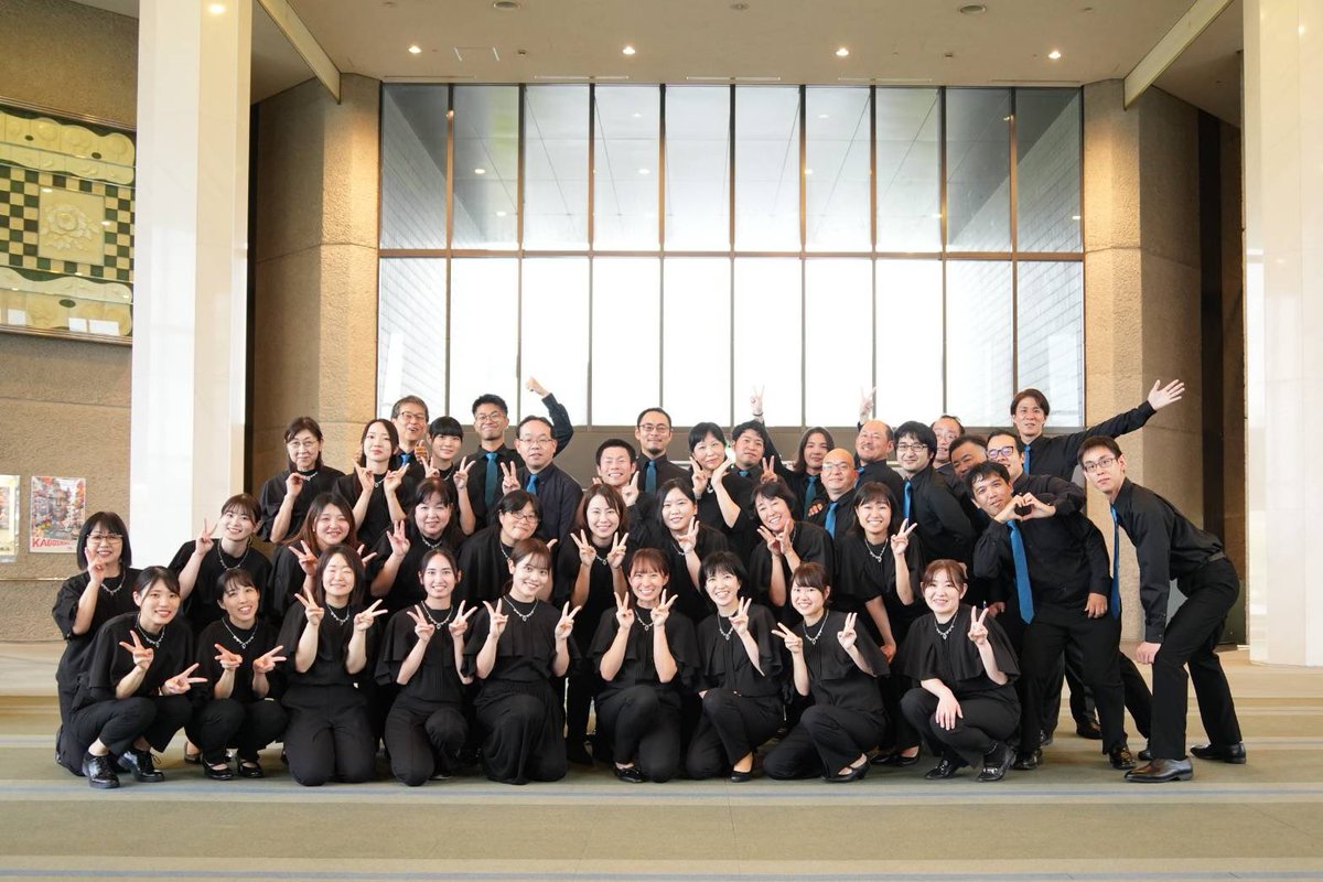 9月15日に開催された九州合唱コンクールにて、我々スターウィンドは金賞を受賞しました。今年のコンクール曲のテーマは「こころ」。様々な想いを音に込め、たくさんの方々に届ける事ができ、とても幸せな時間でした。今後も気持ち新たに団員みんなで音楽を作っていきます！