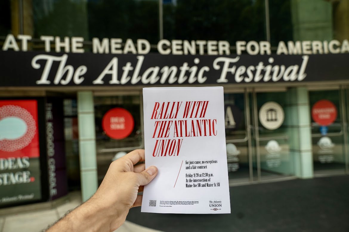 The NewsGuild-CWA (@newsguild) on Twitter photo Today, we supported our members <a href="/theatlunion/">The Atlantic Union</a> letting attendees at #TAF24 know about tomorrow’s rally for Atlantic workers!
📆Join us at the Wharf, DC at 12:30pm!
✊And sign their letter campaign here:
🔗bit.ly/atlunion Today, we supported our members <a href="/theatlunion/">The Atlantic Union</a> letting attendees at #TAF24 know about tomorrow’s rally for Atlantic workers!
📆Join us at the Wharf, DC at 12:30pm!
✊And sign their letter campaign here:
🔗bit.ly/atlunion