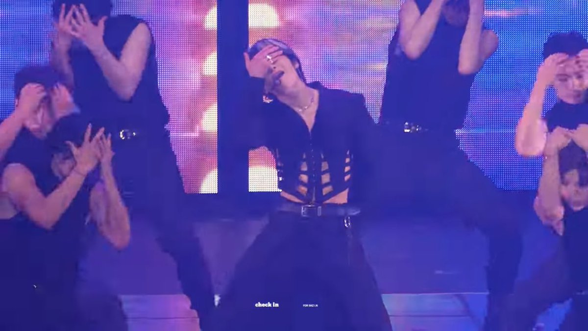 아니 콘서트 갔다온지가 언젠데… 
물론 콘때도 미친듯이 좋긴했는데 갑자기 정인이 솔로 무대에서 헤어나오질 못하고 있습니다… 하루에 10번씩 아침 저녁으로 안 보면 눈앞에 아른거려서 일을 못하겠어요..