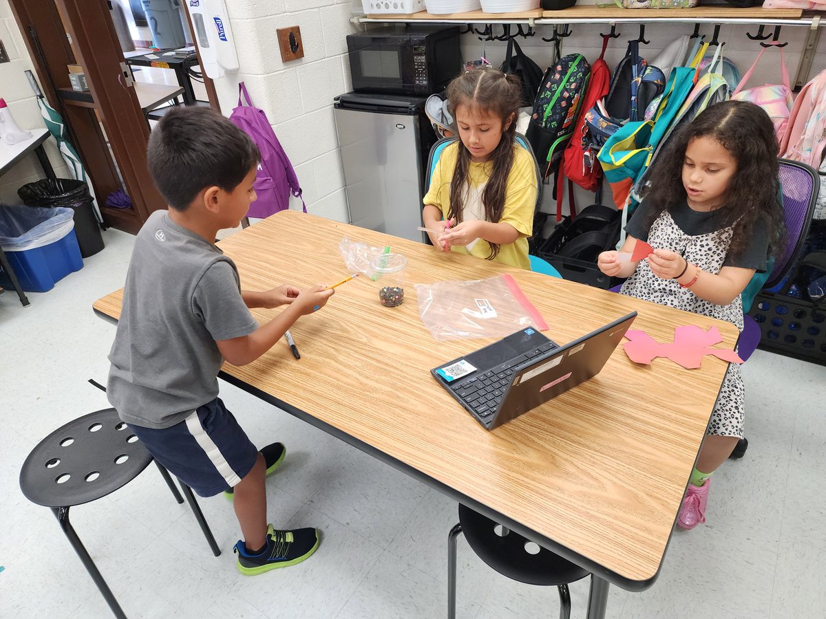 Mrs_Cannava's tweet photo. These meteorologist are creating a wind vane and testing their product before taking them outside tomorrow to gather data. 
@PotowmackES @JulieRizalvoIFT ##eaglesdeserveit24 https://t.co/BYAQgpTumQ