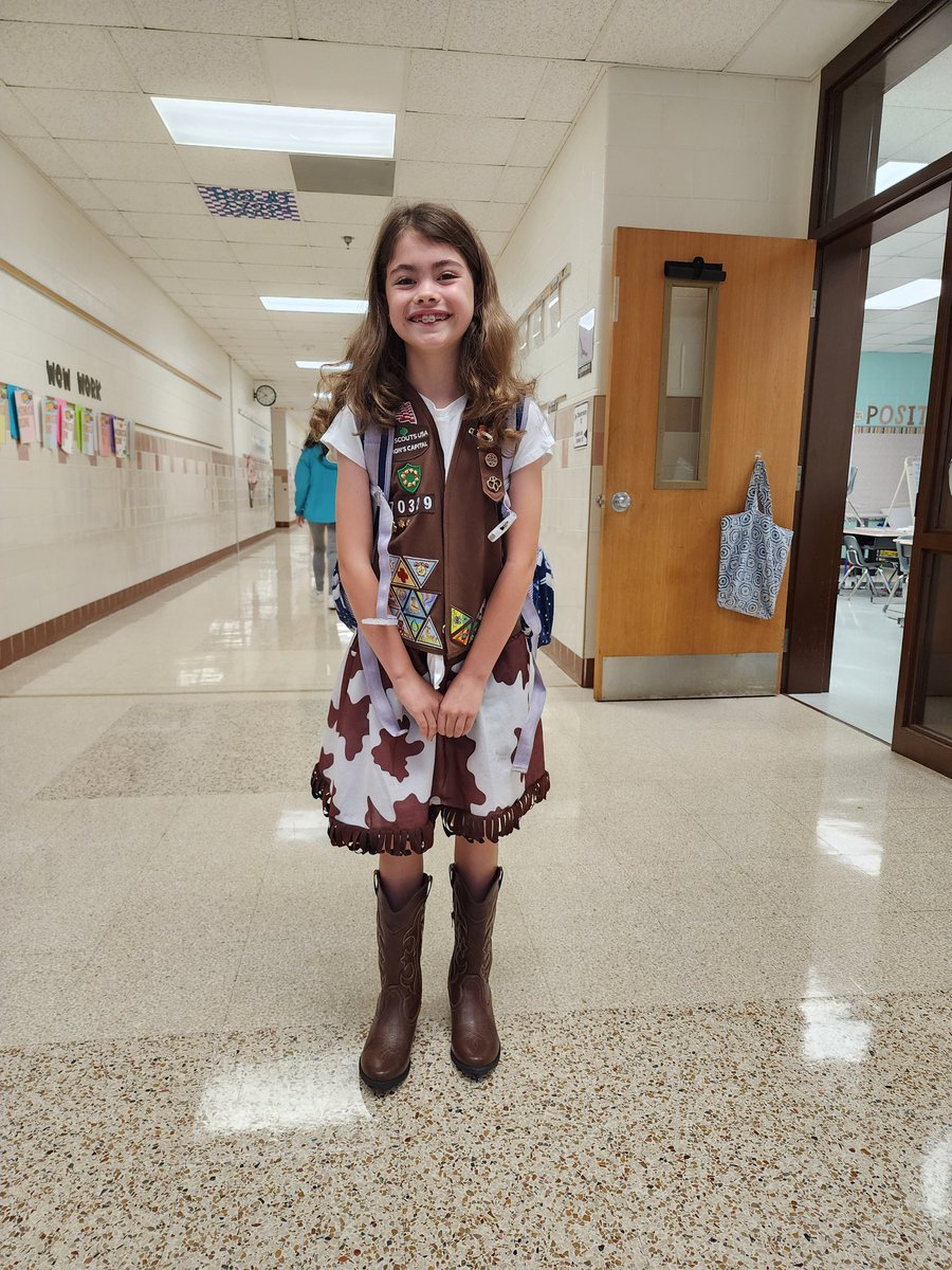 Mrs_Cannava's tweet photo. Country western spirit day with old and new friends. Plus homework that really was eaten by her dog! 🐶
@PotowmackES
#eaglesdeserveit24
#thedogatemyhomework https://t.co/ofVSZW6tey