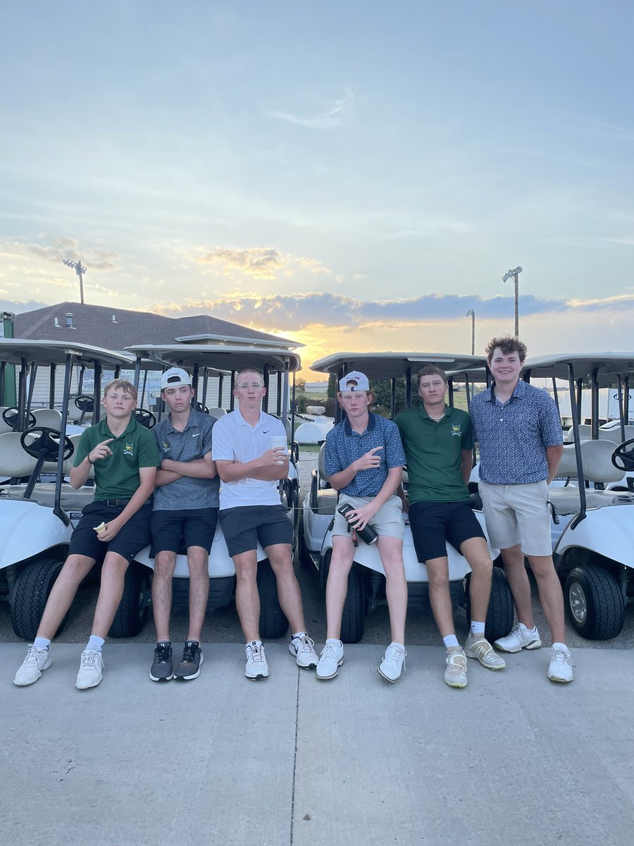 The Cougs brought back the coug-hawk back where it belongs. A huge win over Prairie today at Airport. Trey and Leo won their match, Easton and Jayce lost a close one to a talented team and Brayden threw a 🎯 on the last playoff hole to give him and Blake the win. #rollcougs