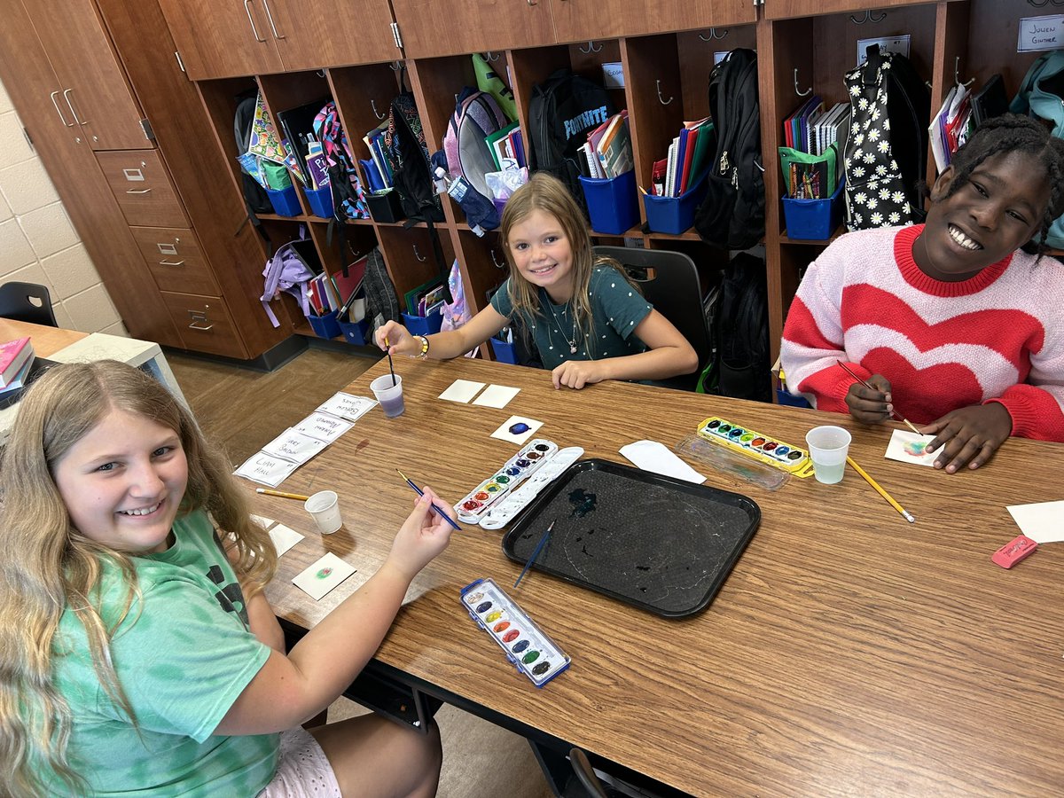 mr_sharksclass's tweet photo. Creativity overload @oseDCSD! Clover rebrand perfectly aligned to our #DotDay celebration. I ❤️ this holiday &amp; everything it encompasses. It’s the creative North ⭐️ we are chasing &amp; culture we are building together. #MakeYourMark @peterhreynolds @TheDotCentral https://t.co/mgJZJNd4MV