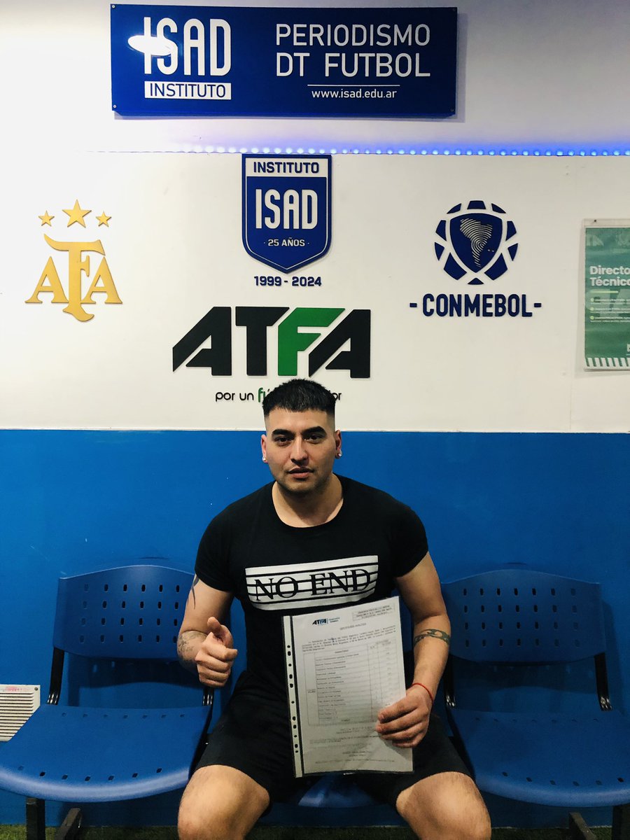 GABYRAMIREZ221's tweet photo. Oficialmente dt de fútbol profesional ⚽️⚽️💙💛💙 https://t.co/zpIi7h8tY6