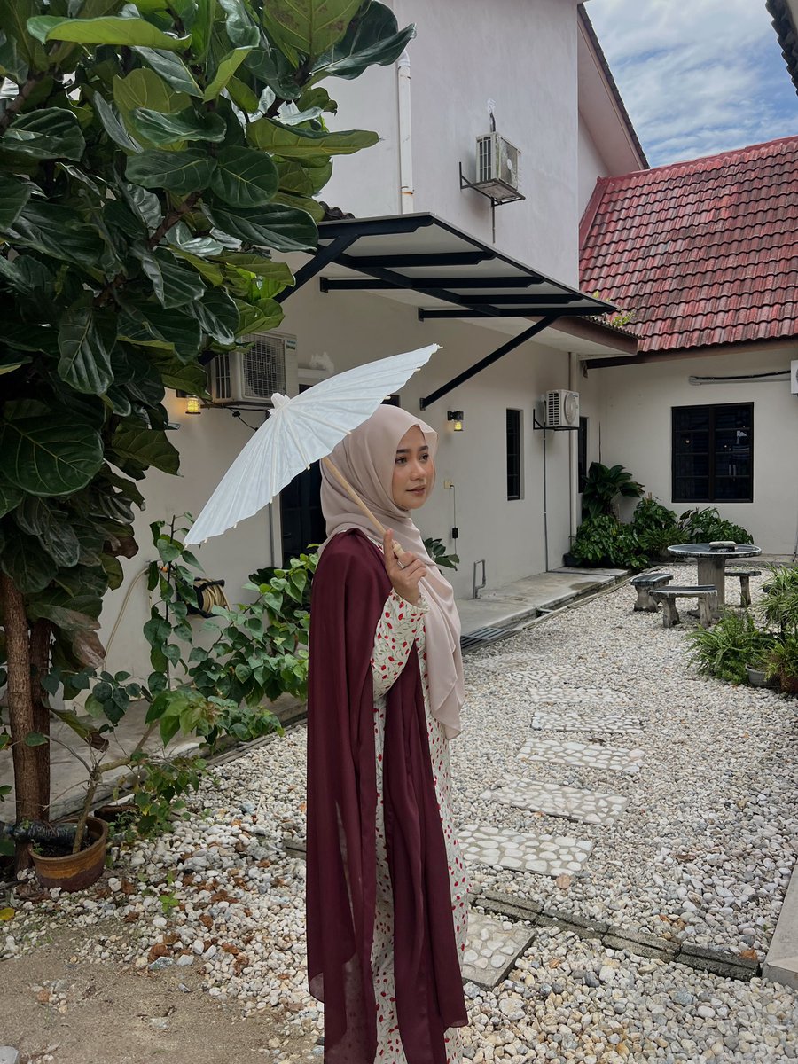 frhdafri's tweet photo. baju kurung saya cute kann? dia baju kurung moden. saja pair dengan shawl tutup tepi sebab taknak nampak seksi sangat since baju ni ada shape sikit
baju kurung beli dekat https://t.co/wFUHGTDAgh heels cute fav from https://t.co/zkKraZYpv8 https://t.co/k8m3iaCX4j