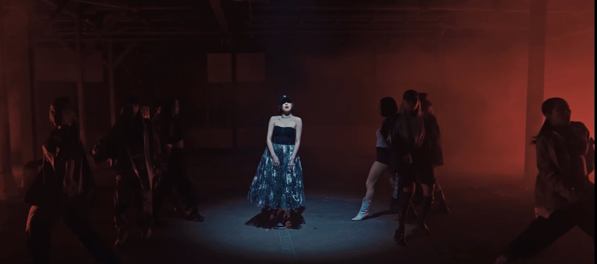 glum_p's tweet photo. Y’ALL SEE IT???!??! Hwasa said something about FOMO being a spoiler for her next álbum. It’s almost like “FOMO” is now “O”, so it’s like the fear is gone, LIKE SHE SAYS ON THE LYRICS OF THE TRACK “O”! OMGGG AM I CRAZY????? Also it’s like she’s is embracing her bright side now+ https://t.co/lCQFoCTSIV