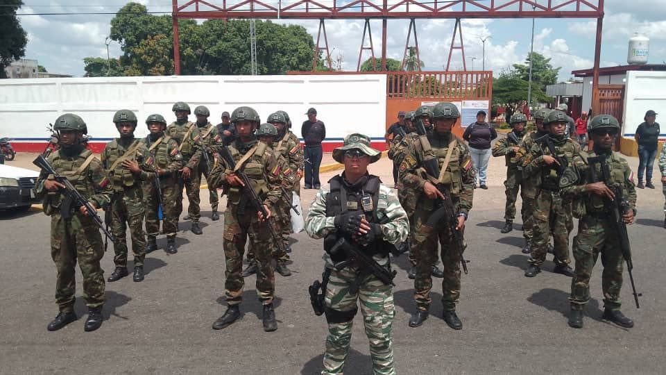 Hombres y mujeres comprometidos con la patria !

#FANB 
#IntegrarEsVencer