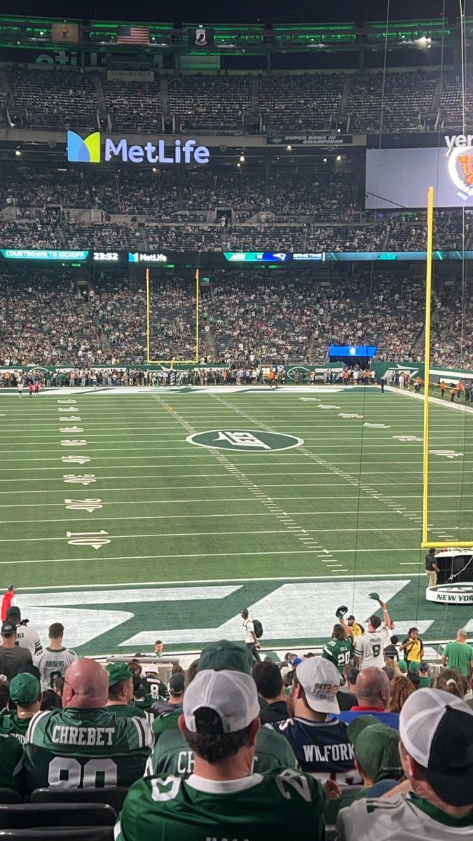 We are back!!! #jetlifestadium #tnf !!
Goooooo JETS!!!!