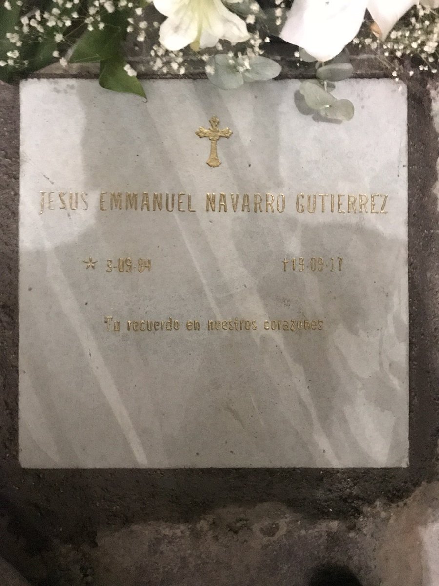 Hiram_NG's tweet photo. 7 años de tu partida. Sigo extrañándote cada día pero a lo largo de este tiempo me has dado incontables muestras de que sigues a mi lado cuidándonos… besos hasta el cielo @Jesuso_Mx @JesusNG84  #AO286  #19S #besoshastaelcielo https://t.co/2SEIpGXgog