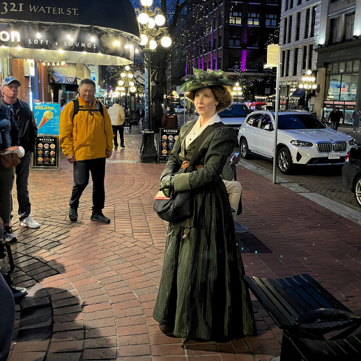 👻𝘞𝘦 𝘤𝘢𝘱𝘵𝘶𝘳𝘦𝘥 𝘢 𝘱𝘩𝘰𝘵𝘰 𝘰𝘧 𝘵𝘩𝘦 "𝘞𝘰𝘮𝘢𝘯 𝘪𝘯 𝘎𝘳𝘦𝘦𝘯", 𝘢 𝘨𝘩𝘰𝘴𝘵𝘭𝘺 𝘧𝘪𝘨𝘶𝘳𝘦 𝘵𝘩𝘢𝘵 𝘩𝘢𝘶𝘯𝘵𝘴 𝘎𝘢𝘴𝘵𝘰𝘸𝘯!

🧐No wait, that's actually a photo of storyteller Amy in 1880s garb. Book for Halloween!

forbiddenvancouver.pulse.ly/fhsqiffecc

<a href="/gastown/">mygastown</a>