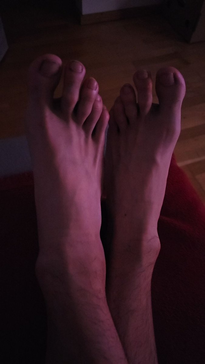 YoungBoyFeet44's tweet photo. Jemand kuscheln mit meinen Füßen? #feet #füße https://t.co/CQGcwEi4Xl