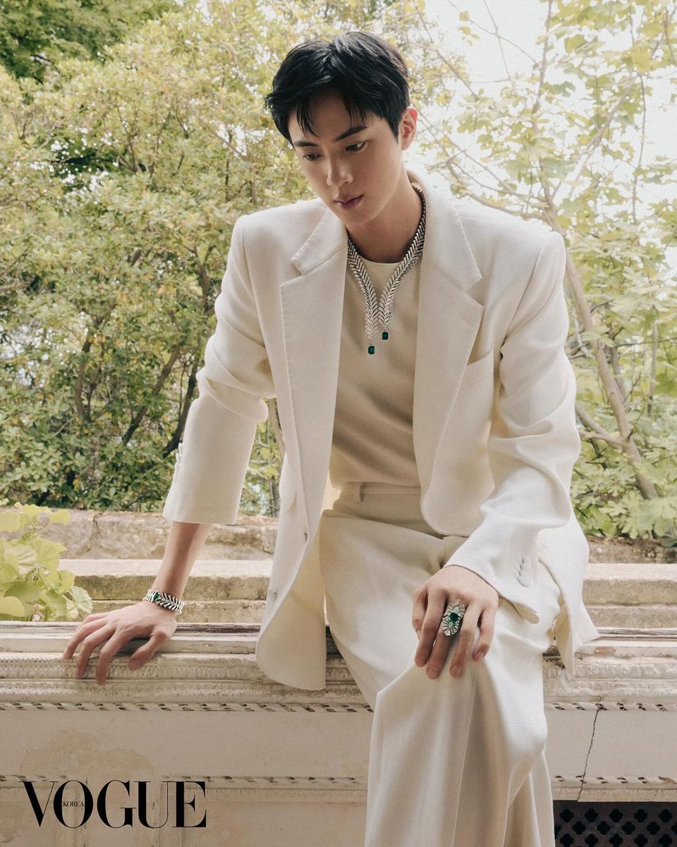 theJINPRlNT's tweet photo. #JIN PHOTOS FOR VOGUE KOREA. https://t.co/qlbXO43xl6