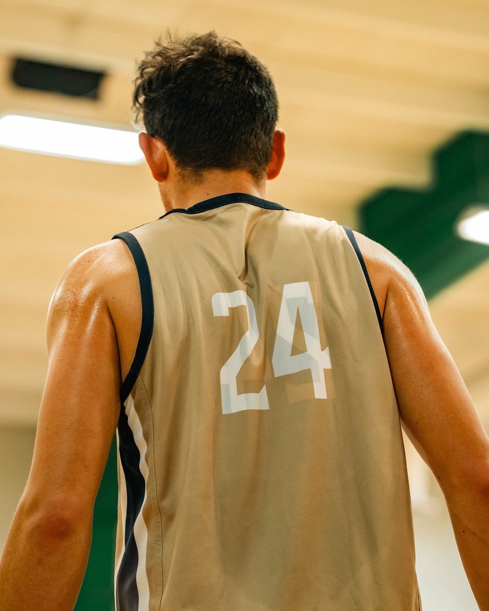 NCFBanyansMBB's tweet photo. Stacking days 🧱 

#HoopsInParadise 🌴 https://t.co/RQe61BgIyF