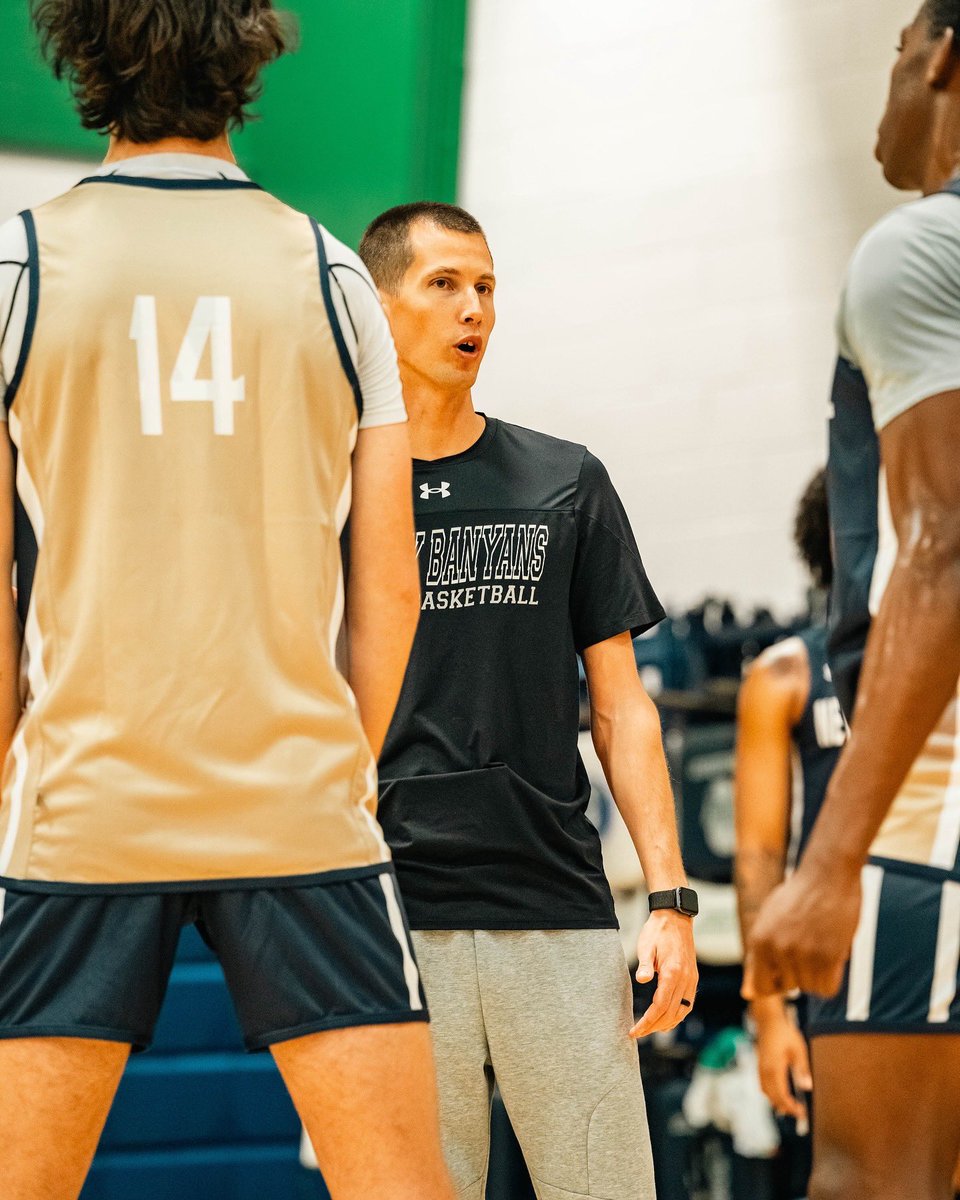 Stacking days 🧱 

#HoopsInParadise 🌴