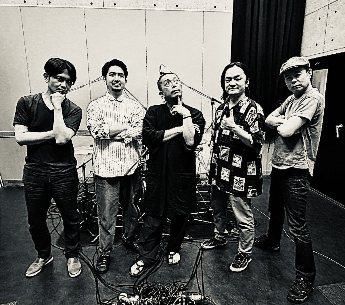 4日後❗️

9月24日（火）

"空間との共鳴"

残響SWIFT
（壷井彰久vl、佐藤芳明acc、伊藤志宏pf、ファルコンgt、渡辺庸介per）

開場18:00/開演19:00
チャージ4,500円＋1DRINK
会場 MAMEHICO銀座（東京都中央区銀座2-2-18 TH 銀座ビル10F）
予約 mamehicoginza.doorkeeper.jp/events/175229