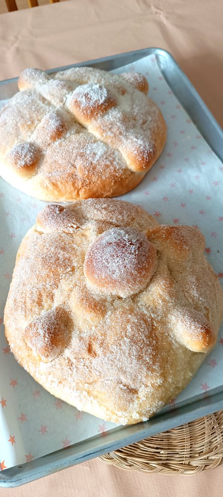 RosinaQuintana's tweet photo. Resultado de nuestra Master Class Presencial de PAN DE MUERTO VEGANO ‼️ #rosiqui #reposteria #cursos #pandemuerto #DiadeMuertos #comidamexicana #panaderia #healthy #vegan #bread #pastry #bakery #bakeryclass #FelizJueves https://t.co/J1JmPIJ4YA