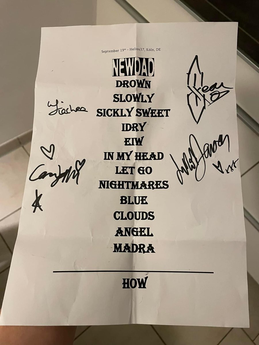 the band on stage and the setlist (with new songs!!) last night in Cologne 🇩🇪 
via paul lofty on FB