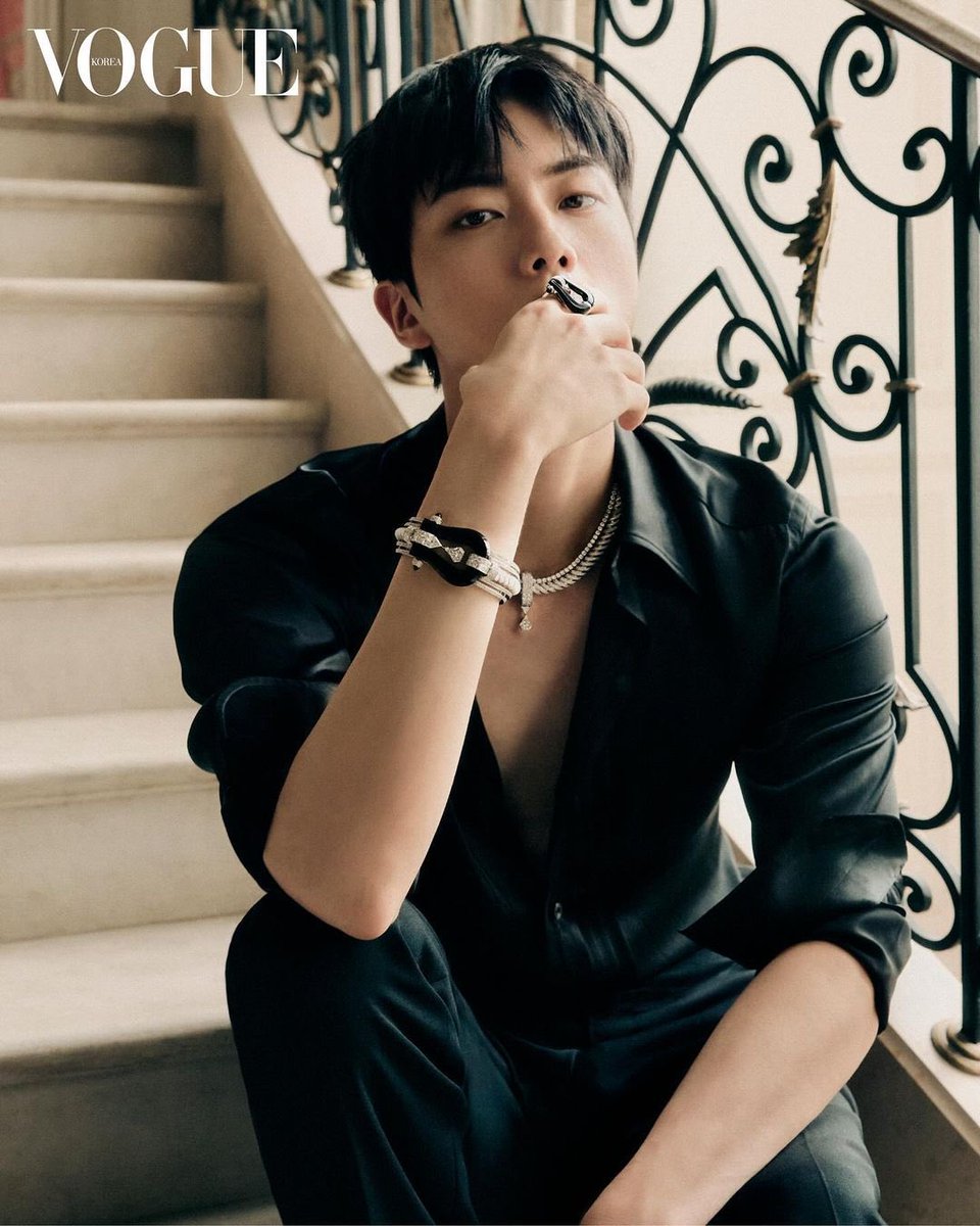 sawok_2min's tweet photo. กรี๊ดดดดด พี่จินลุคนี้หล่อมากกก!!!! 
😱😱😱😱

#JIN #BTS https://t.co/JPPyl7vk4z