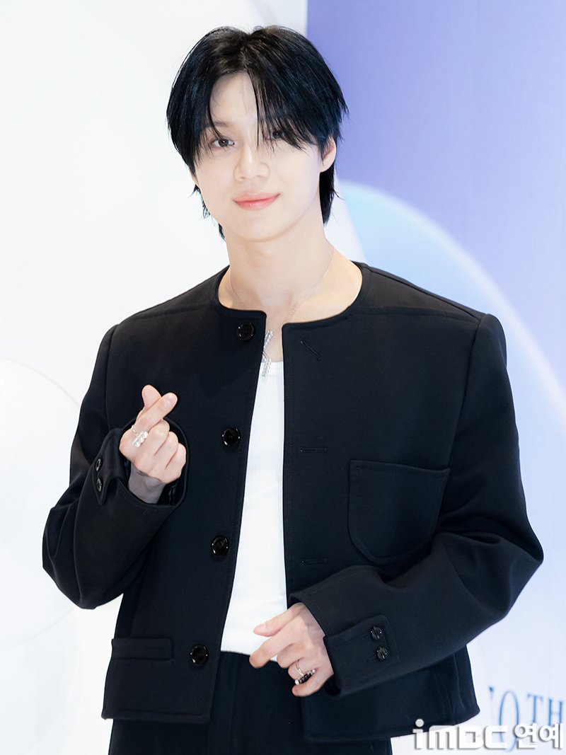 imbcenews's tweet photo. [포토] 샤이니 태민, '달달 하트' 
#샤이니 #SHINee #태민 #TAEMIN
#타사키 #TASAKI #FLOATINGSHELL
#포토콜_240919 [iMBC 직찍]

19일 오후 서울 서초구 반포동에서 열린 한 하이주얼리 브랜드의 팝업스토어 오픈 행사가 열렸다.

⬇️고화질 Click Plz⬇️
https://t.co/4PTP5EOFiy https://t.co/yYSilA5aYo