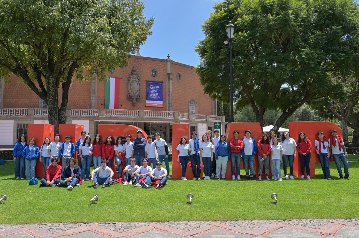 eligeudlap's tweet photo. Este día recibimos a estudiantes del @colegioangeles1  quienes recorrieron nuestro campus y conocieron la oferta académica que ofrece la UDLAP.

#DecideUDLAP https://t.co/68Cy3hAvil