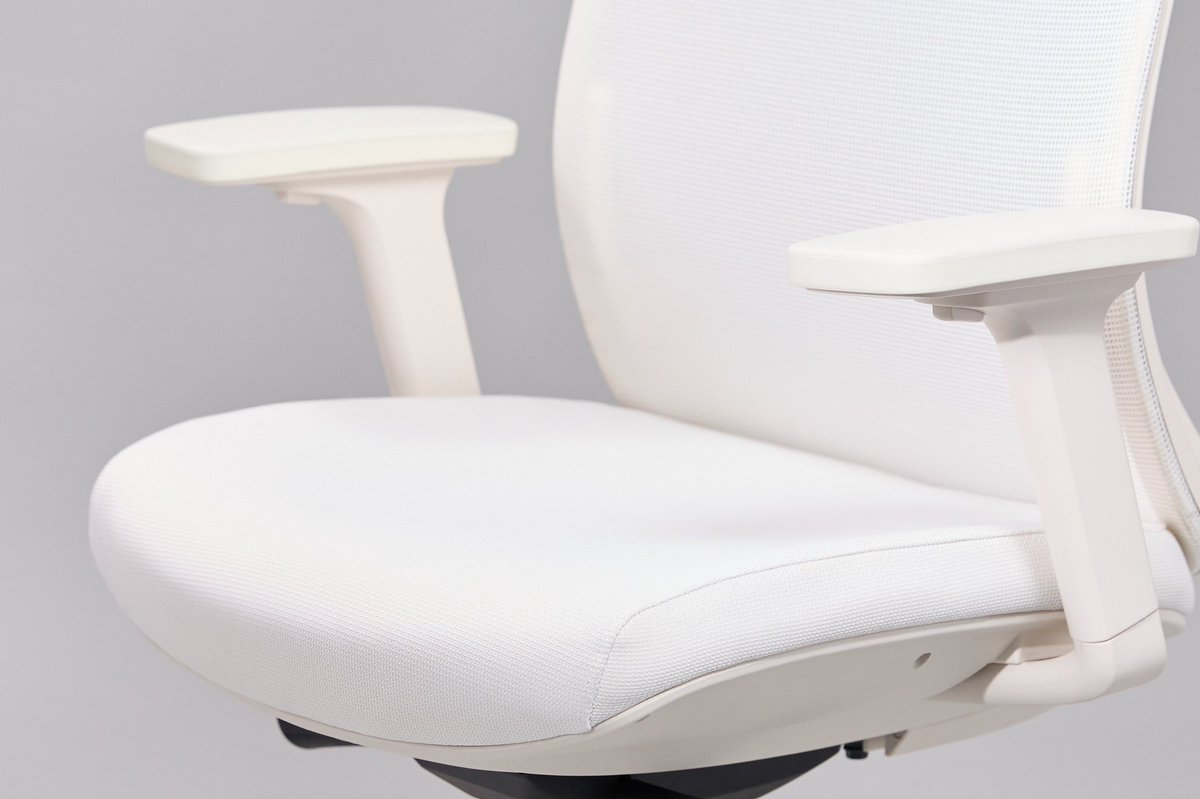 AIMchair|ゲーミングチェアの常識を覆す。 tweet media