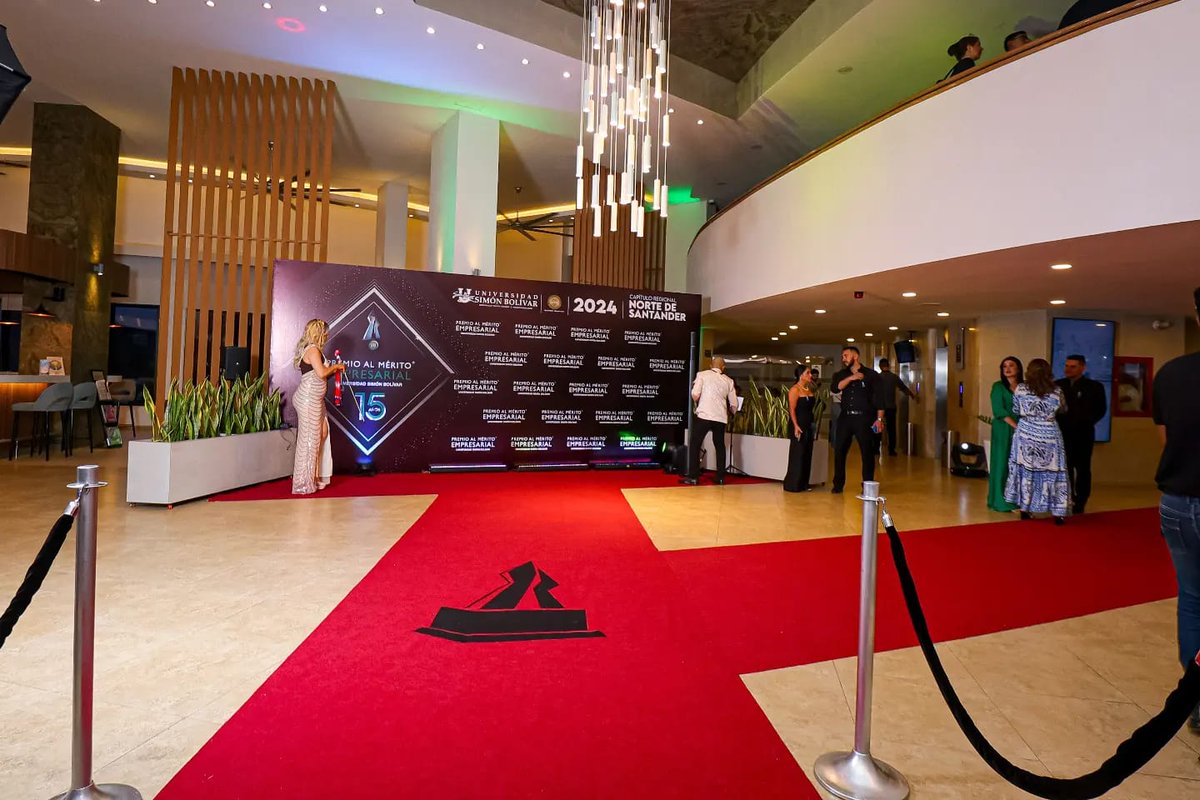 laopinion_col's tweet photo. #Cúcuta l ¡Todo listo! Inició la gala de premiación del Premio al Mérito Empresarial 2024, Capítulo Regional #NorteDeSantander. https://t.co/qeuTHStPUI