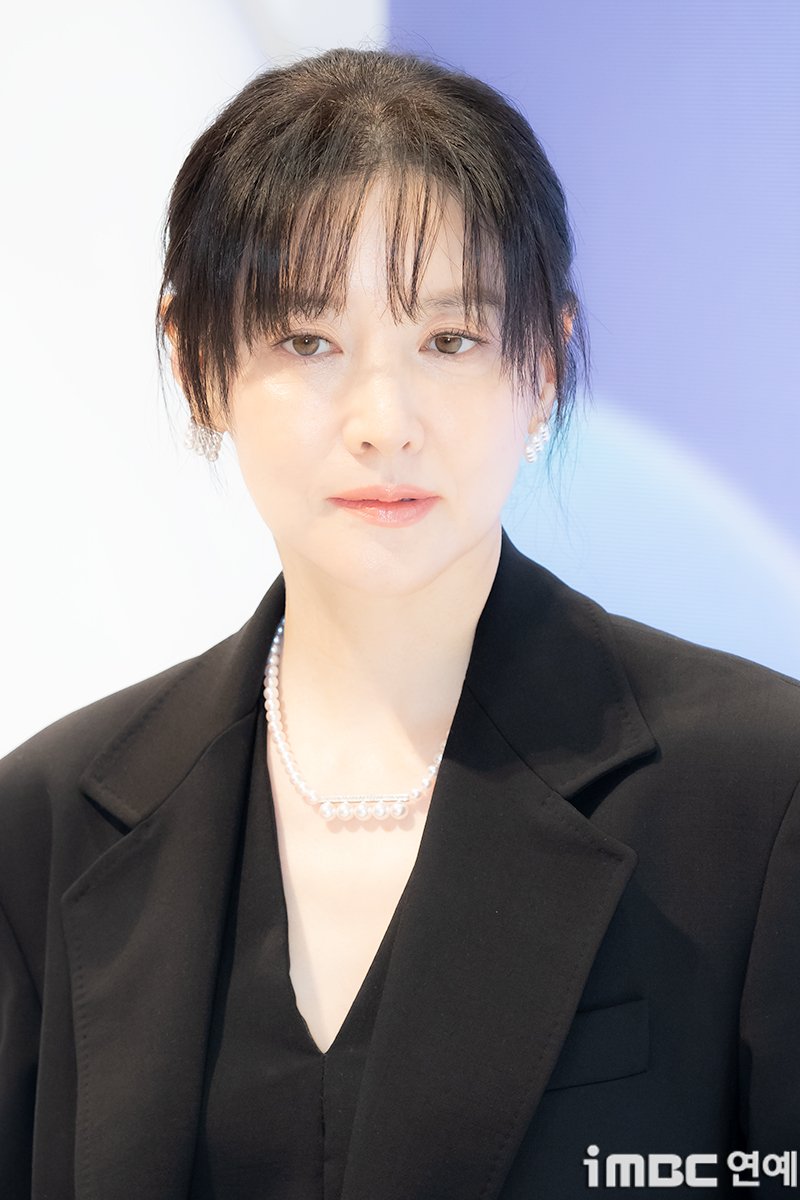 imbcenews's tweet photo. [포토] 이영애, 진주같은 아름다움 
#이영애 #LeeYoungae #타사키 #TASAKI 
#FLOATINGSHELL #포토콜_240919 [iMBC 직찍] 

배우 이영애가 참석했다. 

⬇️고화질 Click Plz⬇️
https://t.co/nHOh0QVfas https://t.co/R64ObTl4JG