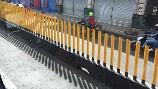 heidy_up's tweet photo. ¡Claro! nada tan bonito como las divisiones de los BRT. Señor, deje descansar a Bogotá y de paso descanse usted, merecemos mejores obras y nos chambonadas a las que usted nos ha condenado como ciudad en materia de movilidad. https://t.co/F5pBGi3qhM