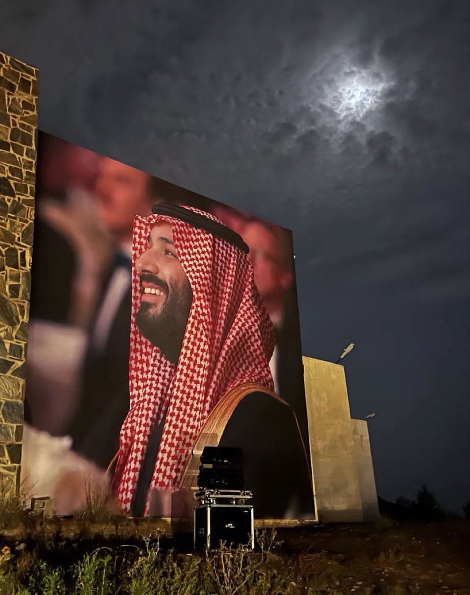 #محمد_بن_سلمان‌ #SaudiArabia #السعودبة_العظمى 

جمعت حلو المحاسن وشهو القمر والغزال 🎶💭