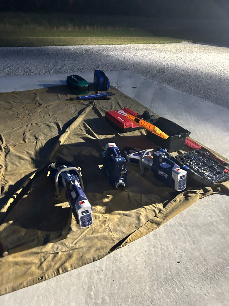 RoreePayment's tweet image. Thanks to Lt Eliot for training Stn 1 on the use of their new Hurst edraulics tonight.  Once again, phenomenal service from the real @JDefosse who was able to quickly get us our replacement tools, despite being on another continent.  Always great service