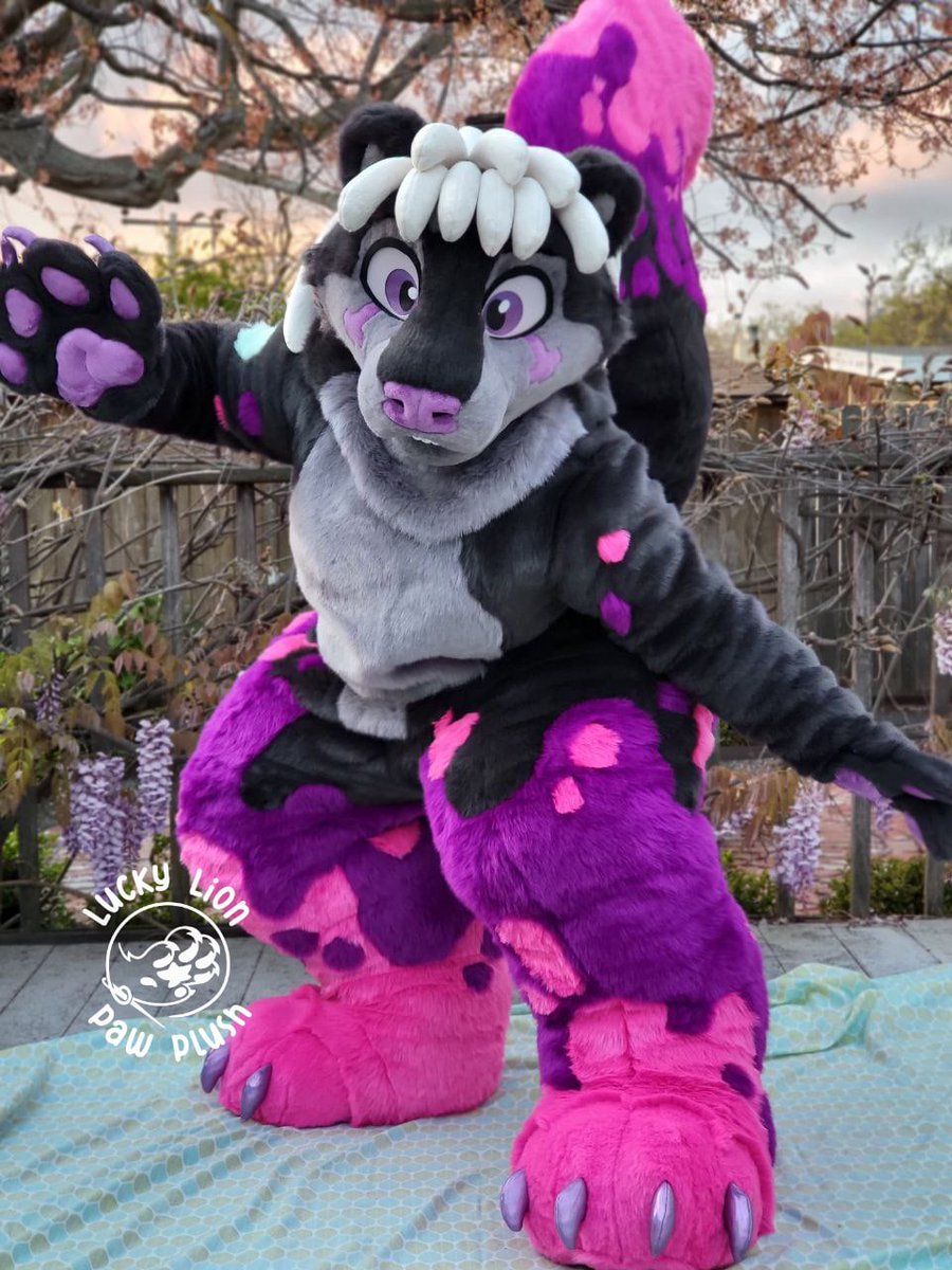 And <a href="/LionPawSuits/">Lion Paw Suits 🍉🏳️‍🌈</a> for making my bestfriends suit and Tzla!
Have you ever seen such perfect shaped leggys?!