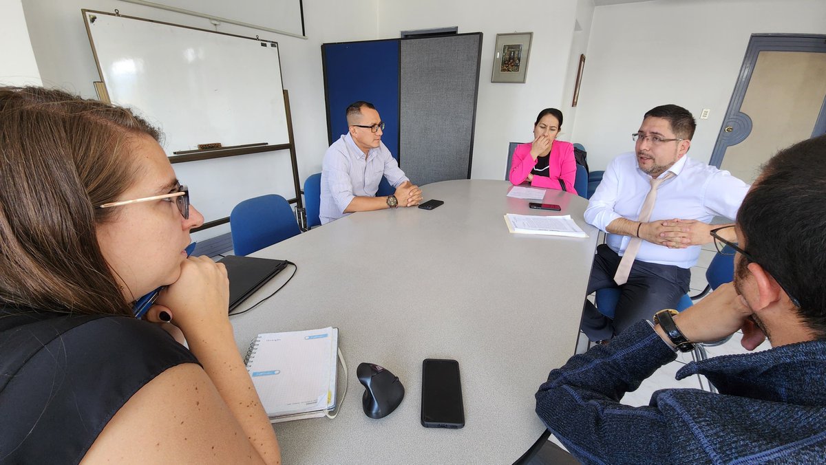 AzuayInclusiva6's tweet photo. Recibimos la visita de autoridades locales para revisar los convenios de Desarrollo Infantil con @InclusionEc 

Además, gracias a la presencia del @MinGobiernoEc  Zonal 6 se gestionó apoyo en vialidad con @ObrasPublicasEc  #MIESZona6 
#ElNuevoEcuadorResuelve https://t.co/StJhhL62OG
