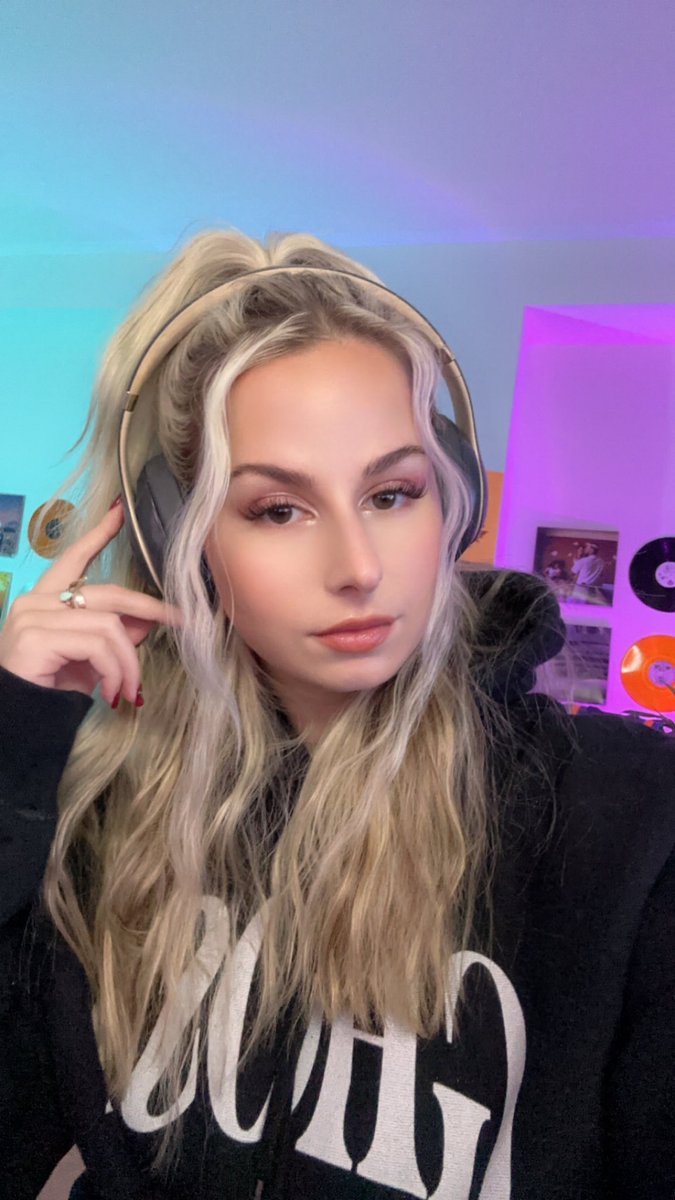 Live late :) 

👉🏼 ttv/danielledvs