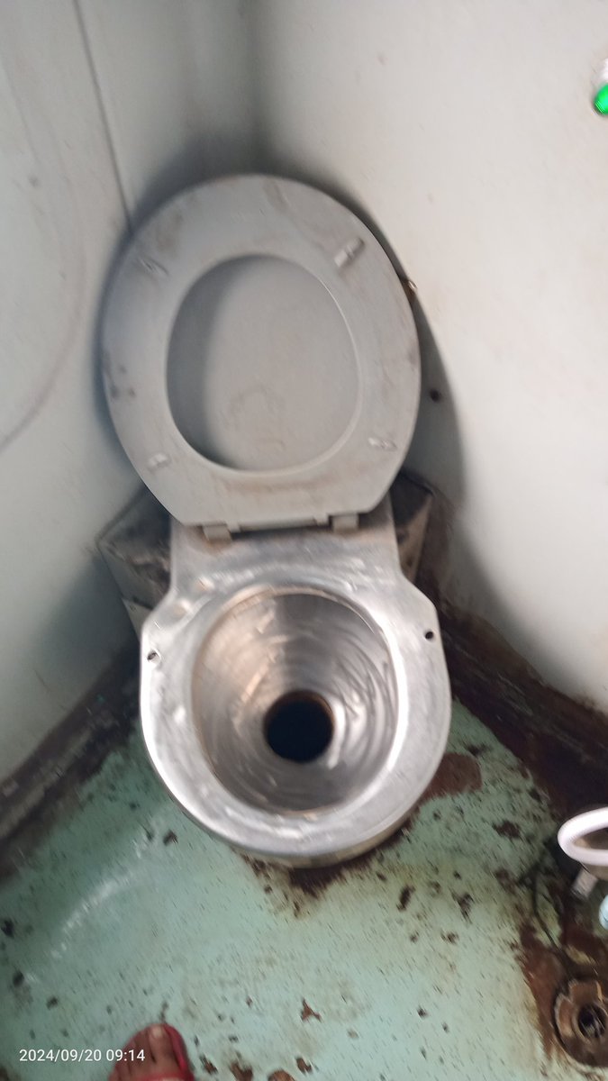 drandymanipal's tweet photo. @kgprail @RailwaySeva @srdme_kgp Thanks sir, much better now...but it should be a normal thing..
Anyways thanks again... https://t.co/F0fqDBN9Gj