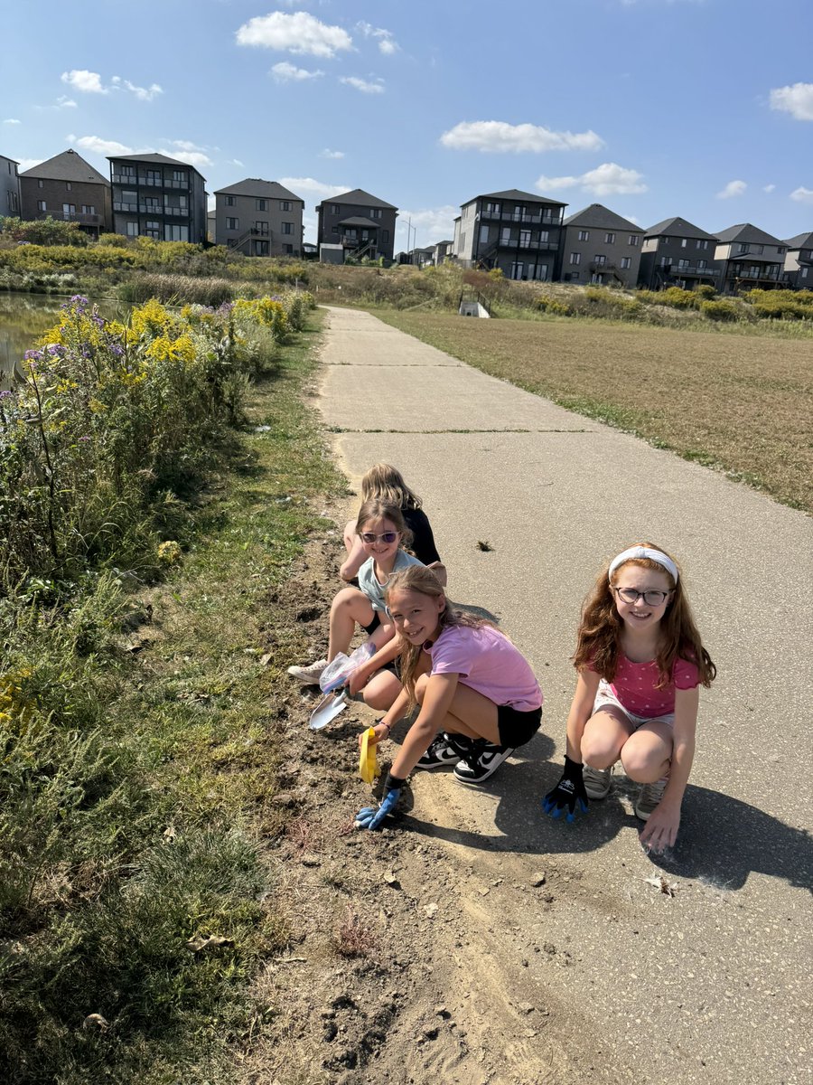 TaraCabral42's tweet photo. Todayβs trip to the pond was a hands-on exploration of soil layers! π± Students collected samples from humus, topsoil, subsoil, and bedrock. We identified clay, sand, and loam, and discussed how they support plant life. More investigations to comeβstay tuned! ππ¬#Grade3Science https://t.co/2llHuIhv5r