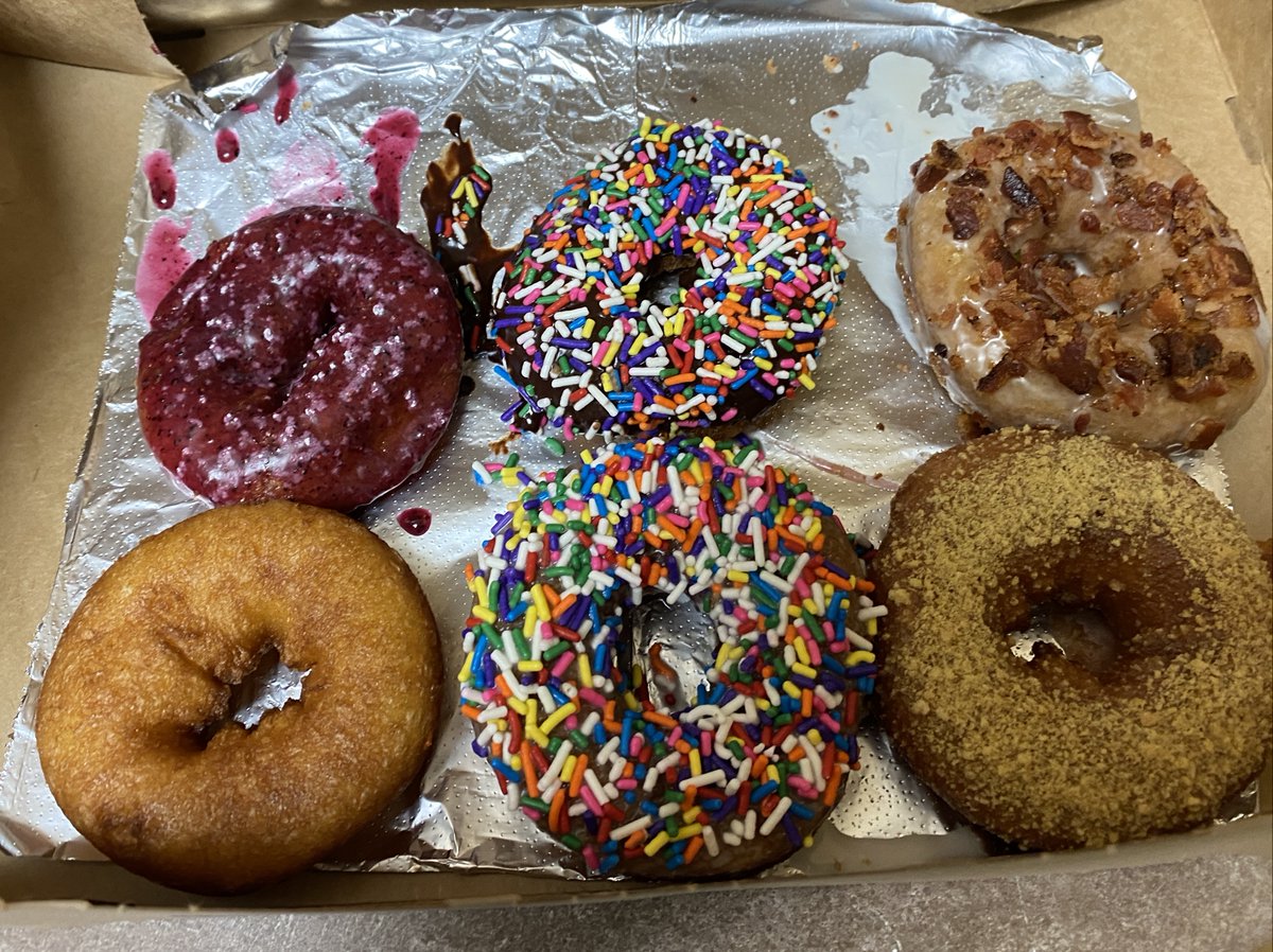 literally the BEST fried cake donut i have ever had!  #foodtruck #tahoe #destinationdonnut <a href="/greenwoodcaffe/">greenwoodcaffe</a> <a href="/LakeTahoeCC/">Lake Tahoe Community College</a> #tuesdays #thursdays 8am-2pm YOU have been warned hand fried to order