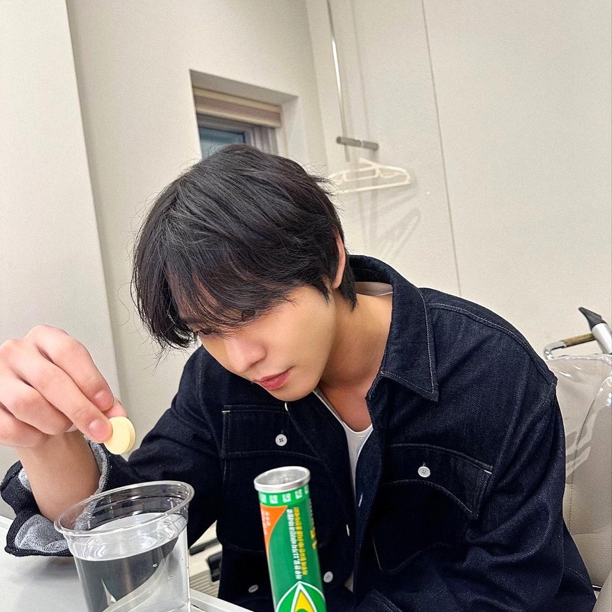 Paularis950417's tweet photo. 230920 imhyoseop 안효섭 인스타
#berocca 💛
#안효섭 #너의시간속으로 #구연준 #남시헌 #ATimeCalledYou #AhnHyoSeop #アンヒョソプ https://t.co/4uzLwK6EYA