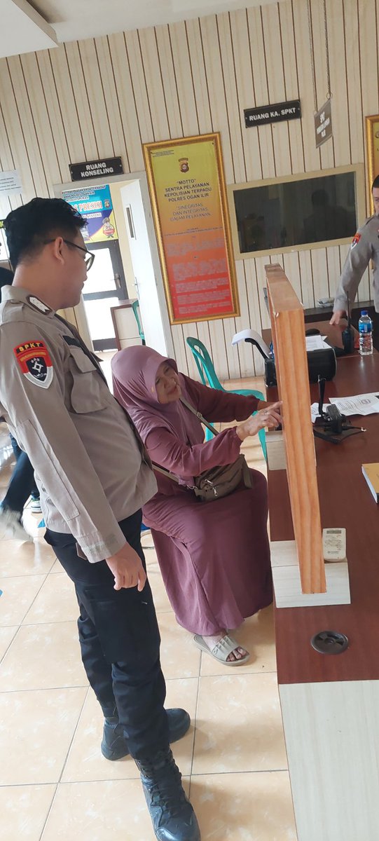 OiSpkt's tweet photo. Pengisian link Responden IKM oleh masyarakat secara mandiri di satpas SPKT Terpadu

#polisiindonesia 
#polisipresisi 
#poldasumsel 
#polresoganilir 
#beyondtrustpresisi2024 https://t.co/NfzL9jyMHb