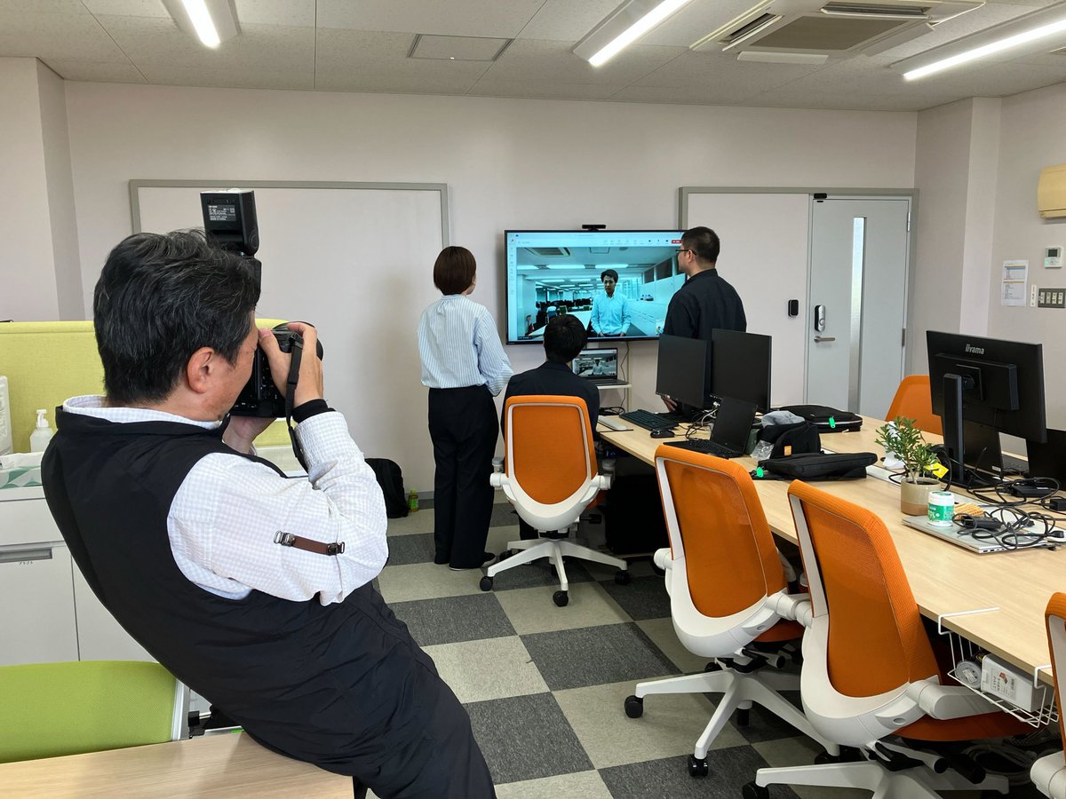 Leading_sanin's tweet photo. 2025版初掲載の企業さん🙌
今回は島根県の #株式会社SICデジタル様 の取材へ！

最新の情報技術を取り扱う会社さんだけあって、
大阪の本社と常にオンラインで繋がっています！
距離が離れた社員さんもまるで近くにいるみたいでした😲

#鳥取・島根のリーディング企業
#就職 https://t.co/mHWn95bVSq